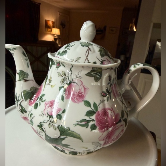 Kent Pottery Other - NWT Kent Pottery Floral Teapot with Pink Roses